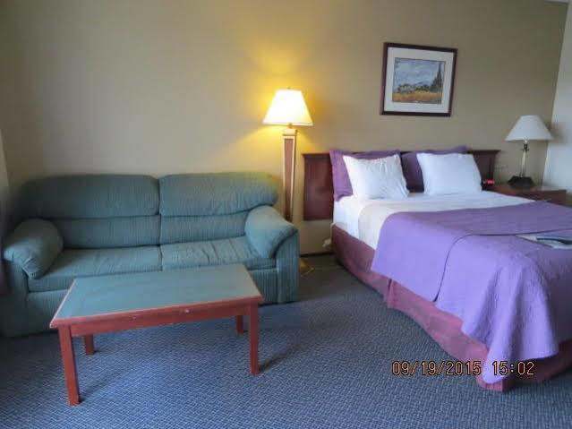 Imperial Motel 100 Mile House Exteriör bild